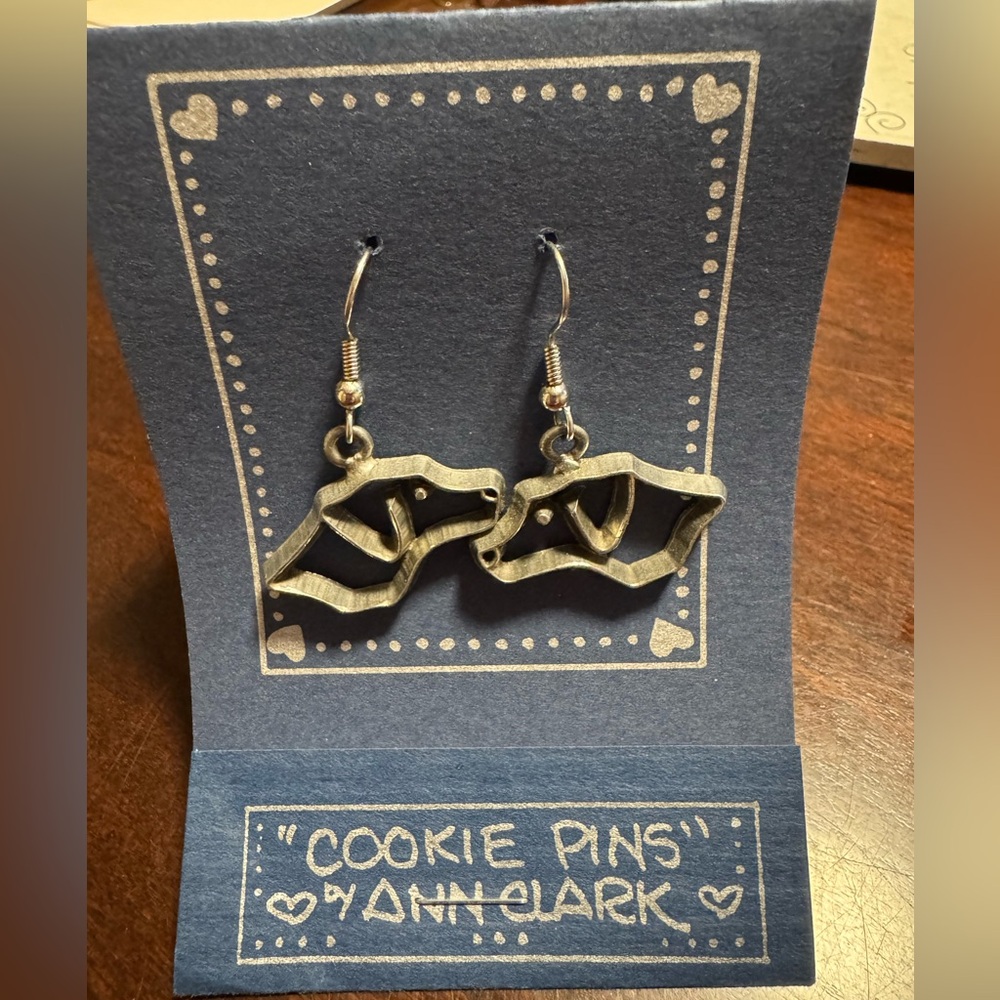 Ann Clark Labrador Cookie Cutter earrings Silver Tone Pewter Dog